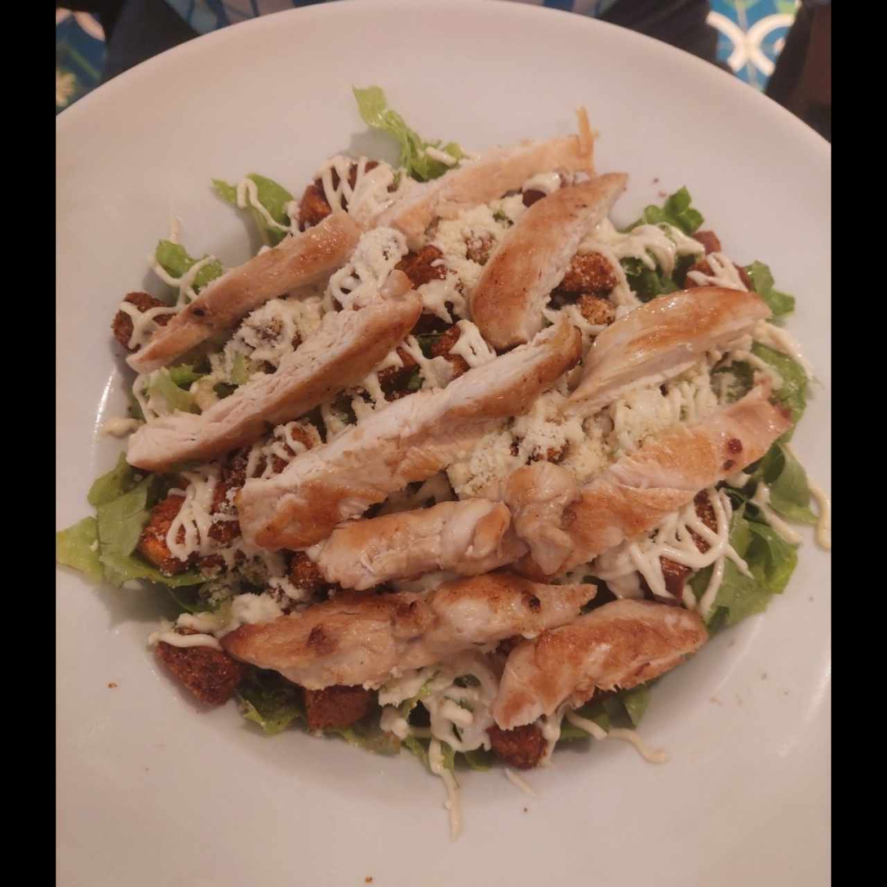 ENSALADA CÉSAR CON POLLO
