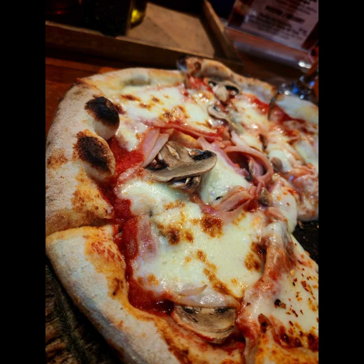 Pizza Napoletana - Hongos y Jamón