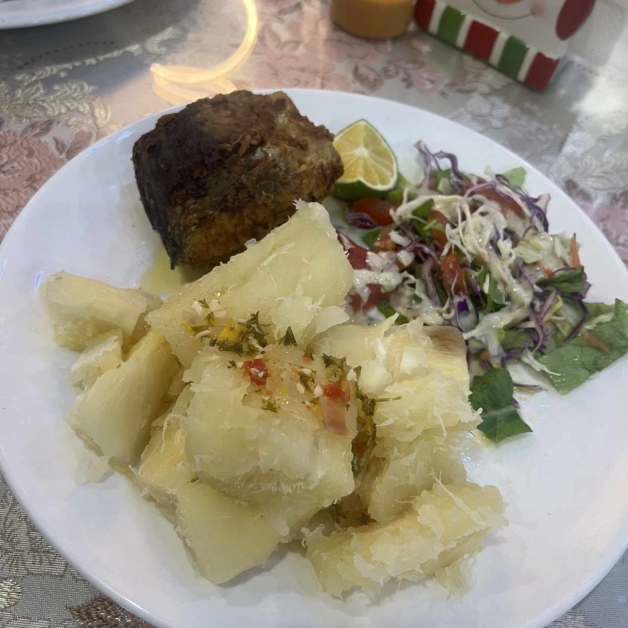 Pescado relleno con yuca 
