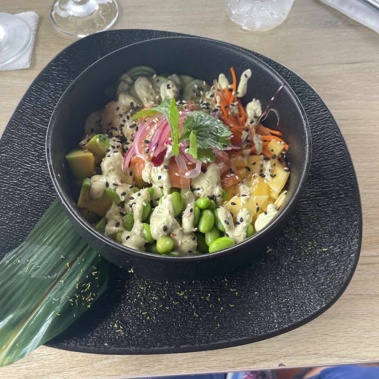 Poke de salmón