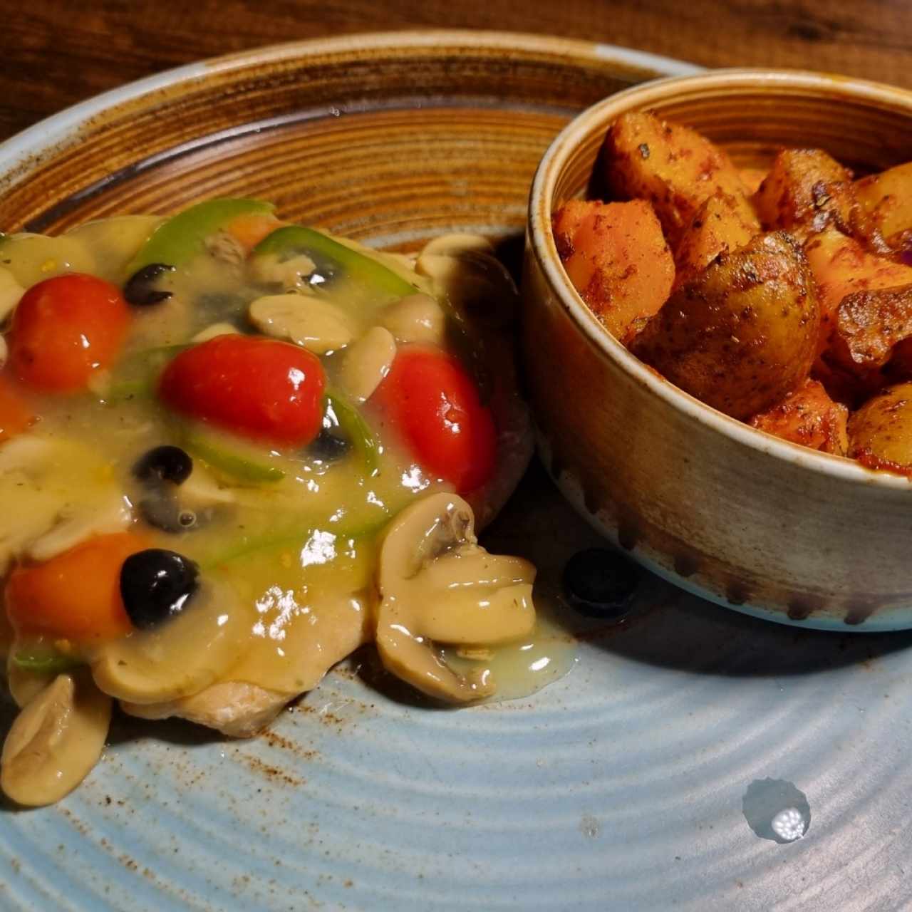 Filete de pollo en salsa de hongos salvajes