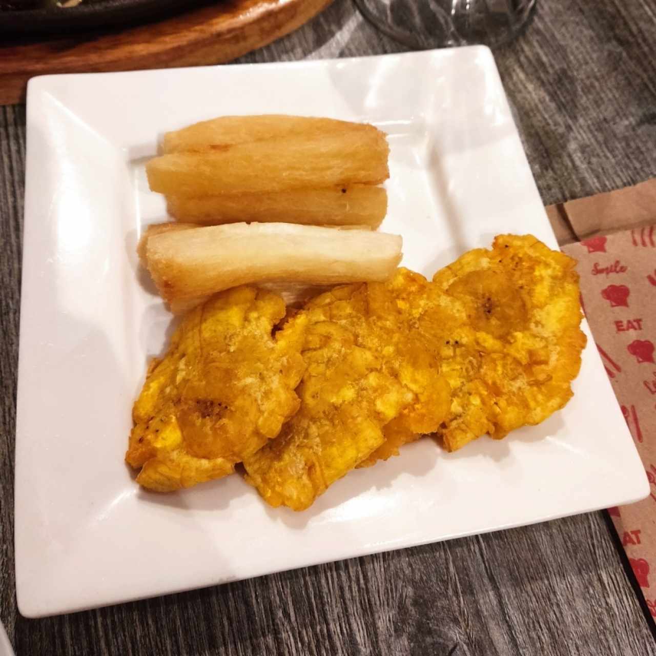 Patacones y yuca frita