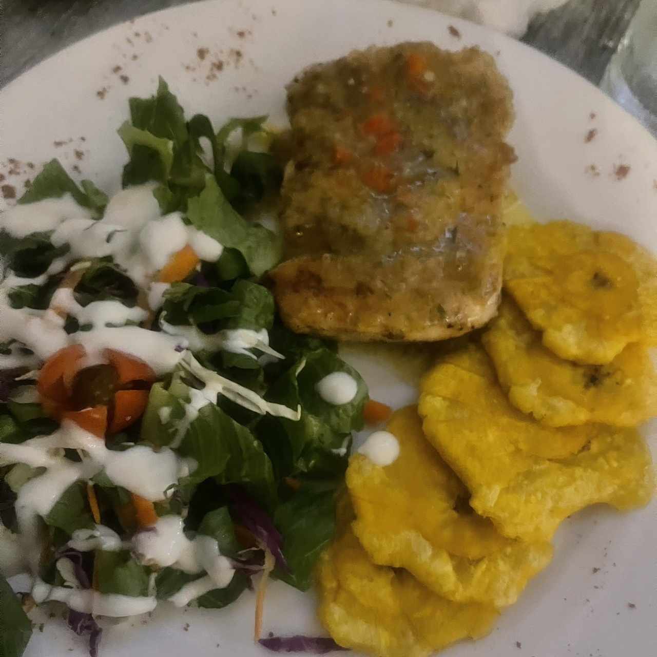 SALMON GRILLE EN SALSA DE VINO BLAN