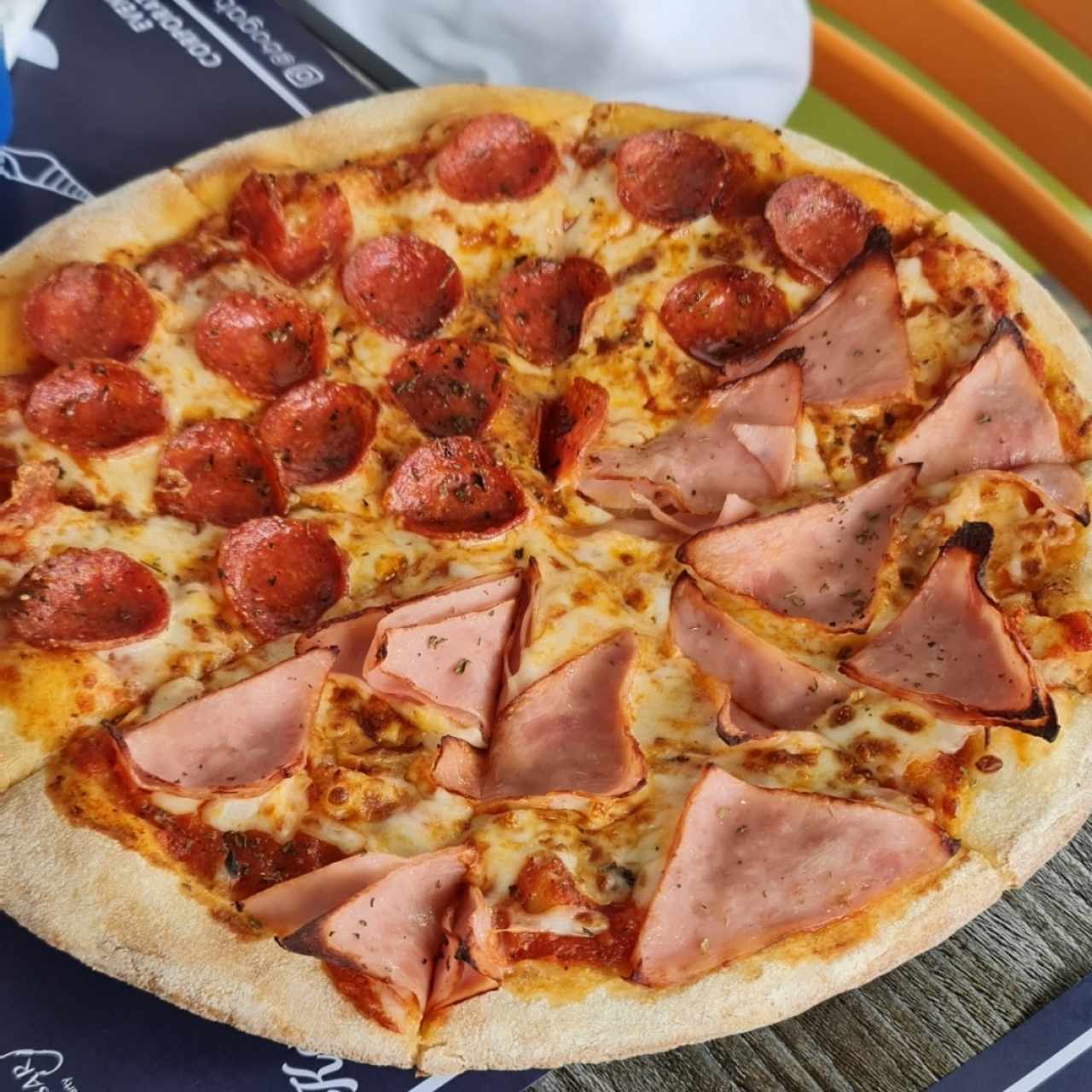 pizza jamon y peperomi