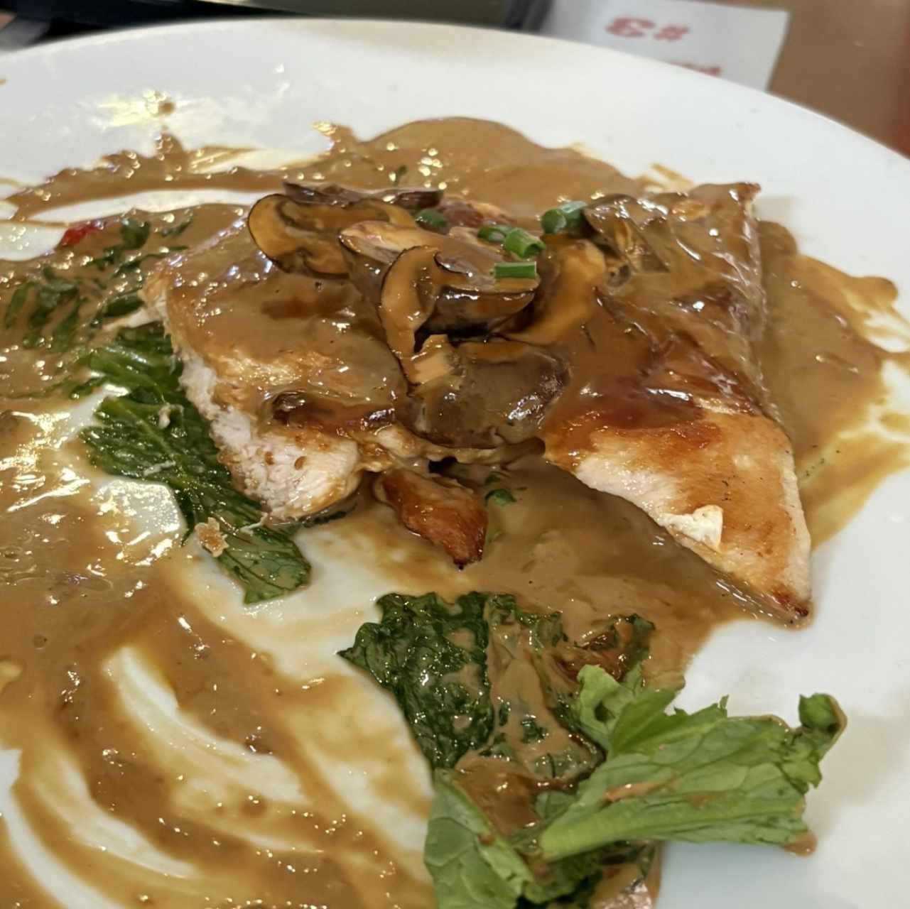 Filete de Pechuga en Salsa de Hongos