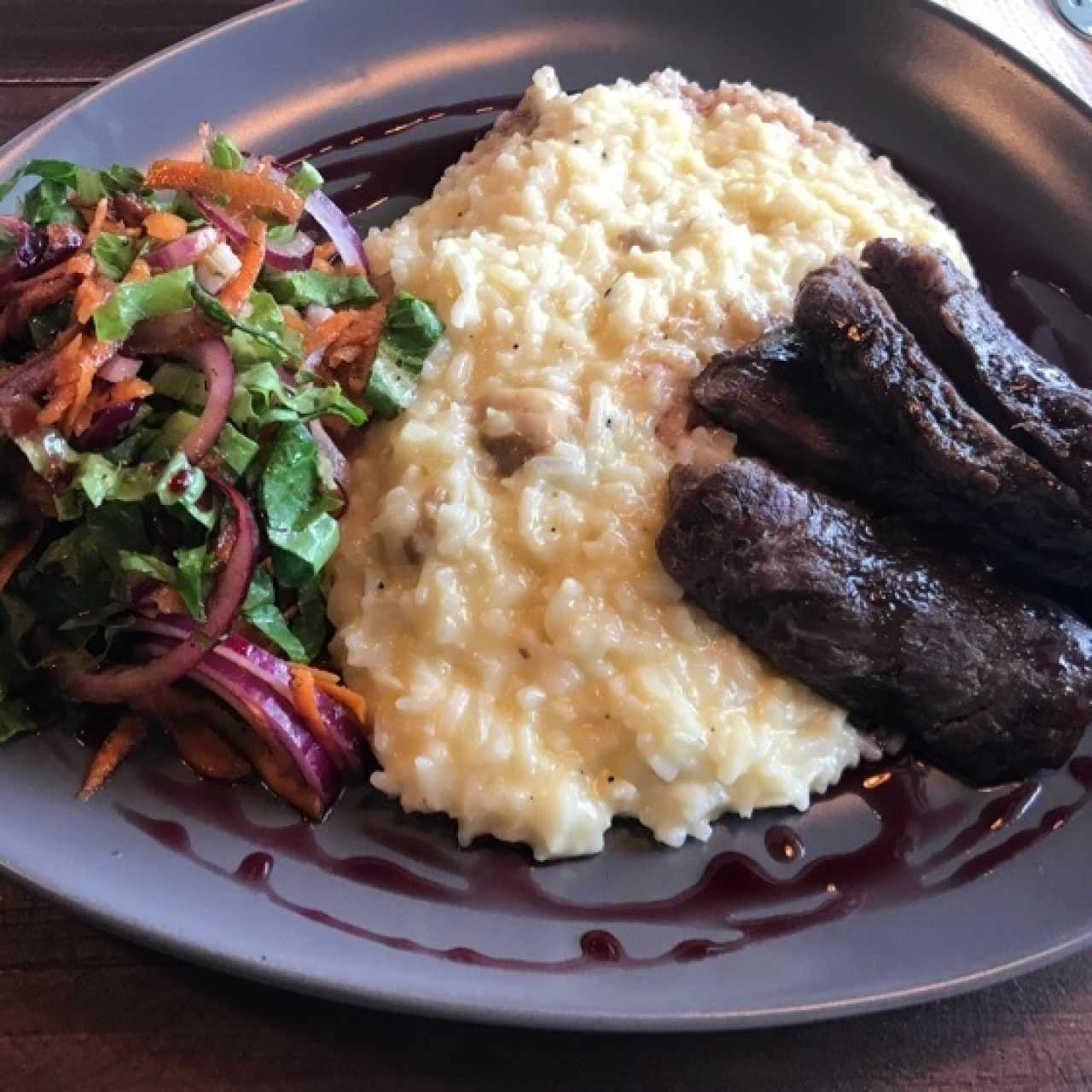 carne en reducción de vino con arroz meloso