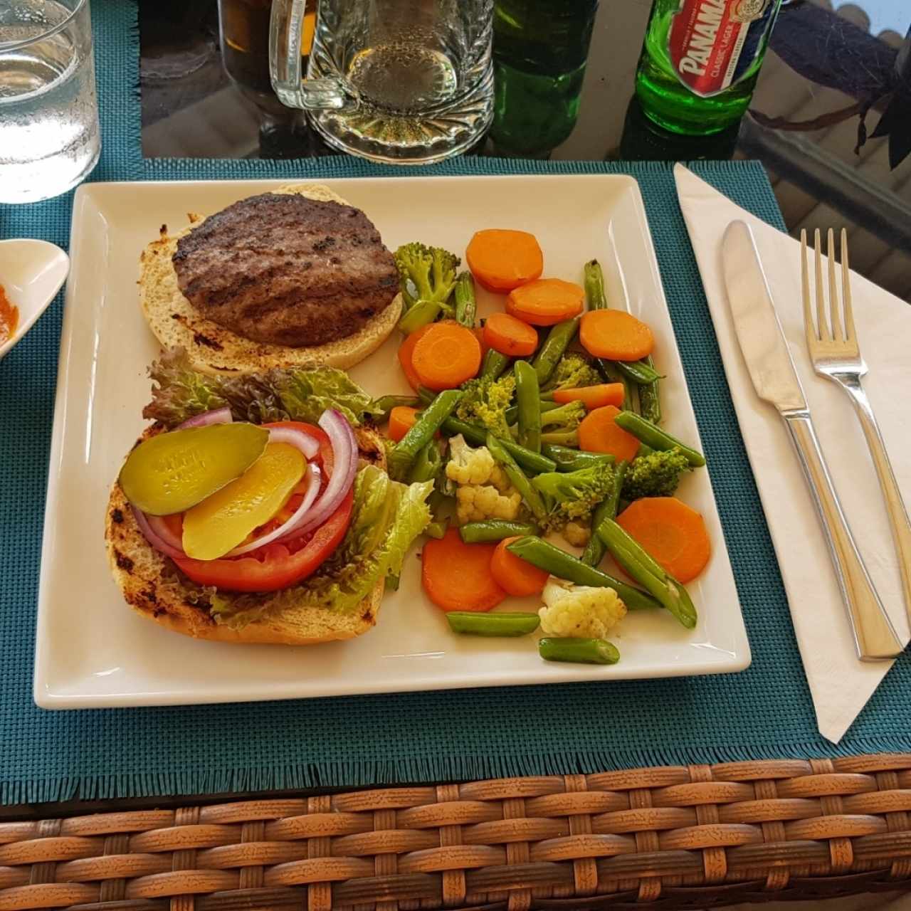 Hamburguesa Clásica - $12.95