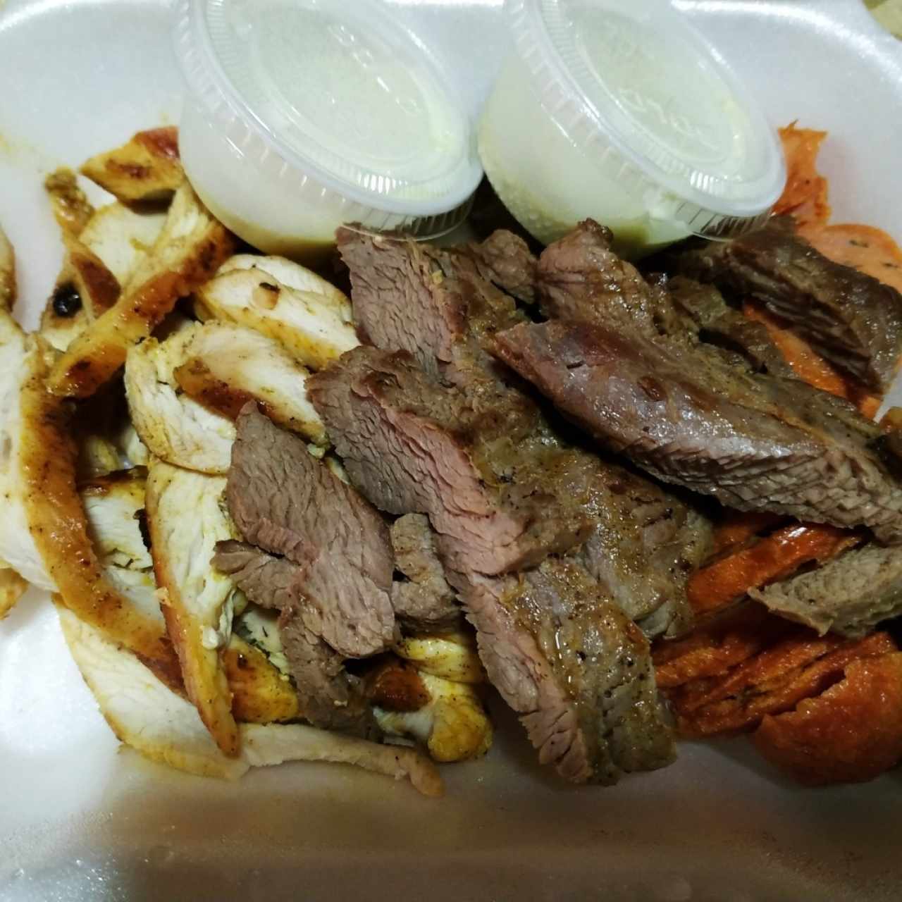 asados (pollo, carne y chorizo)