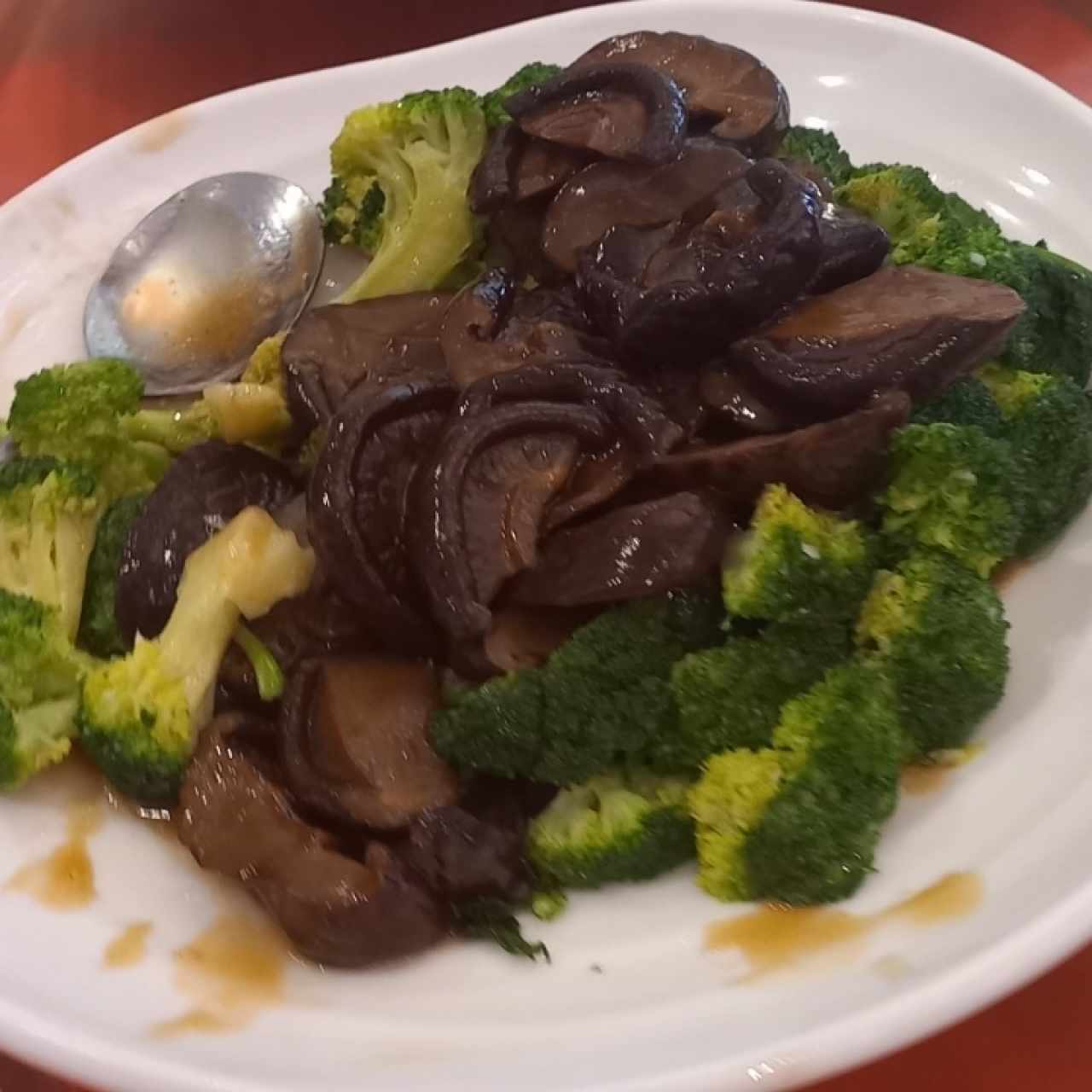 hongos con broccoli