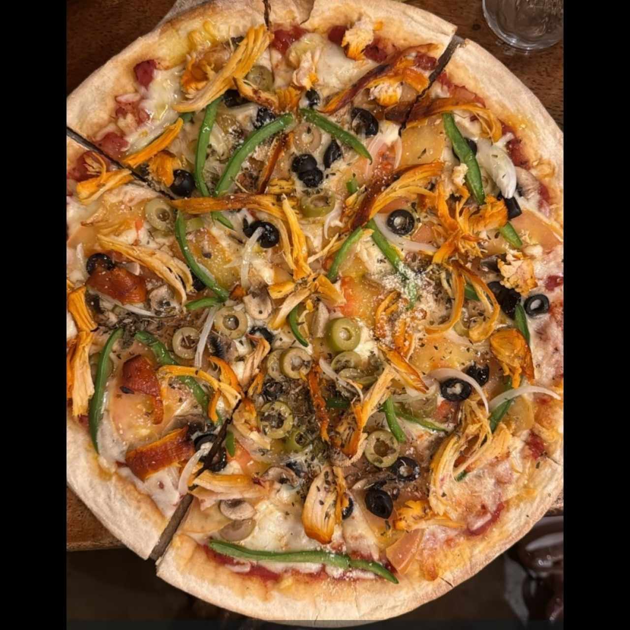 Pizza veggie con pollo