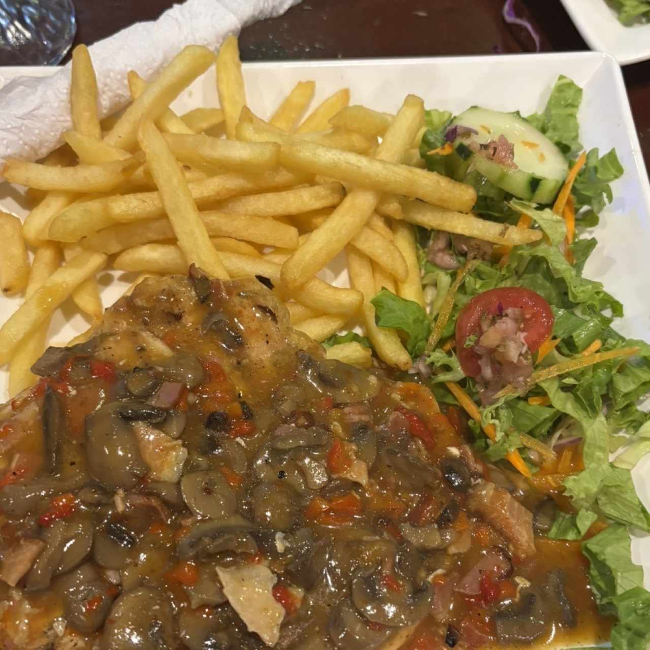 Pollo en salsa de Hongos