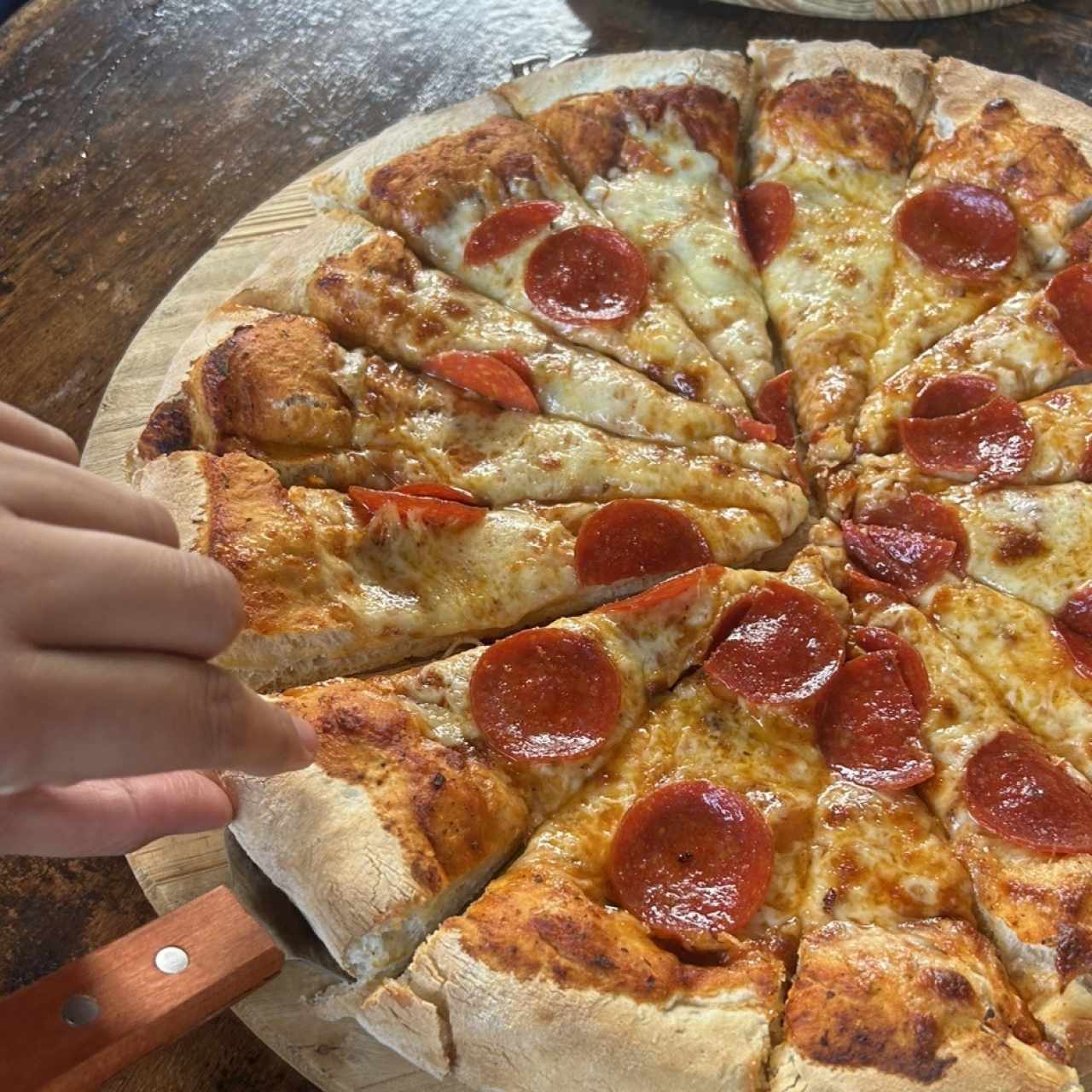 Pizza peperoni familiar 