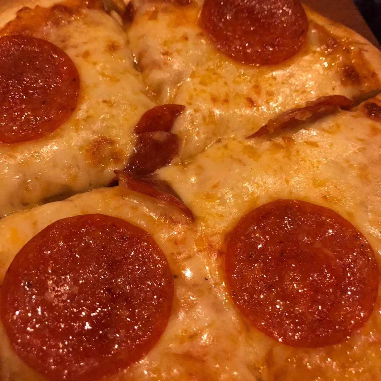 pizza personal de peperoni