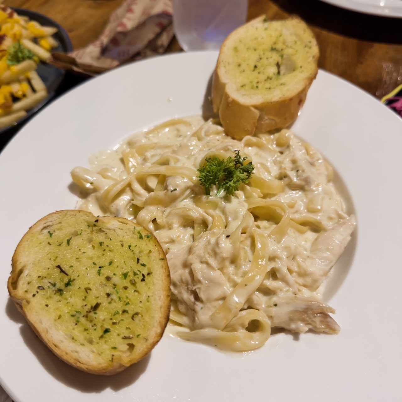 Fettucini alfredo con pollo