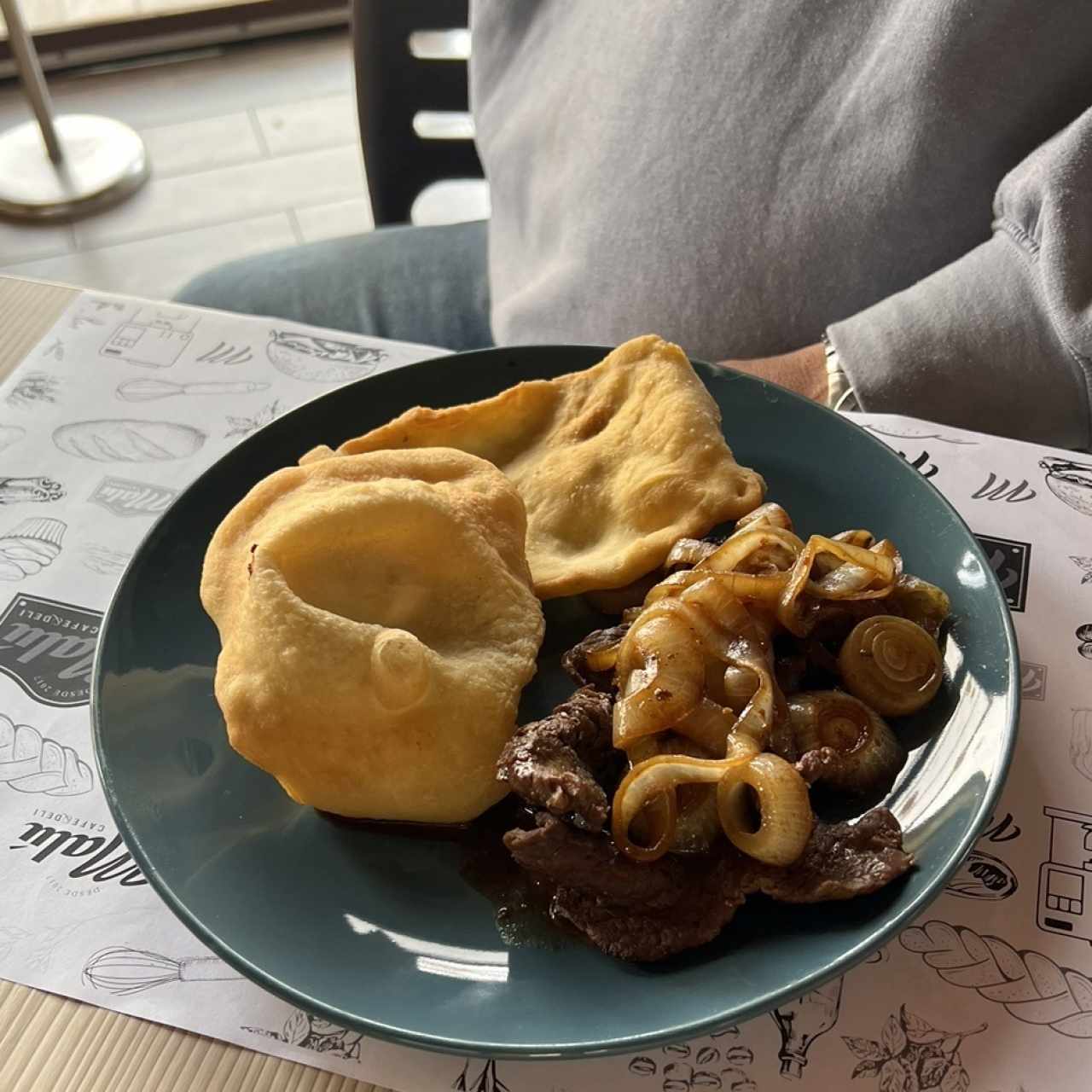 Bistec Encebollado 
