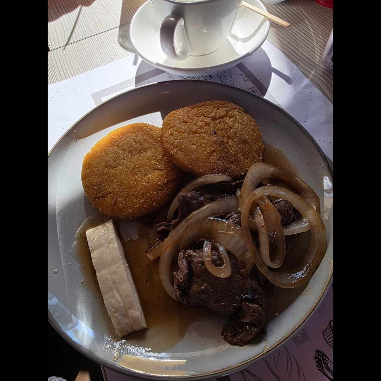 Bistec Encebollado o Bistec de Hígado de Res