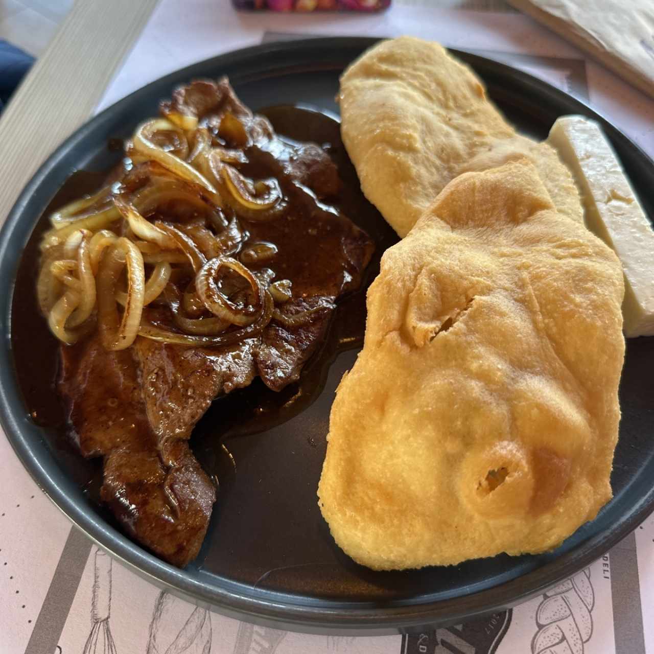 Bistec Encebollado o Bistec de Hígado de Res