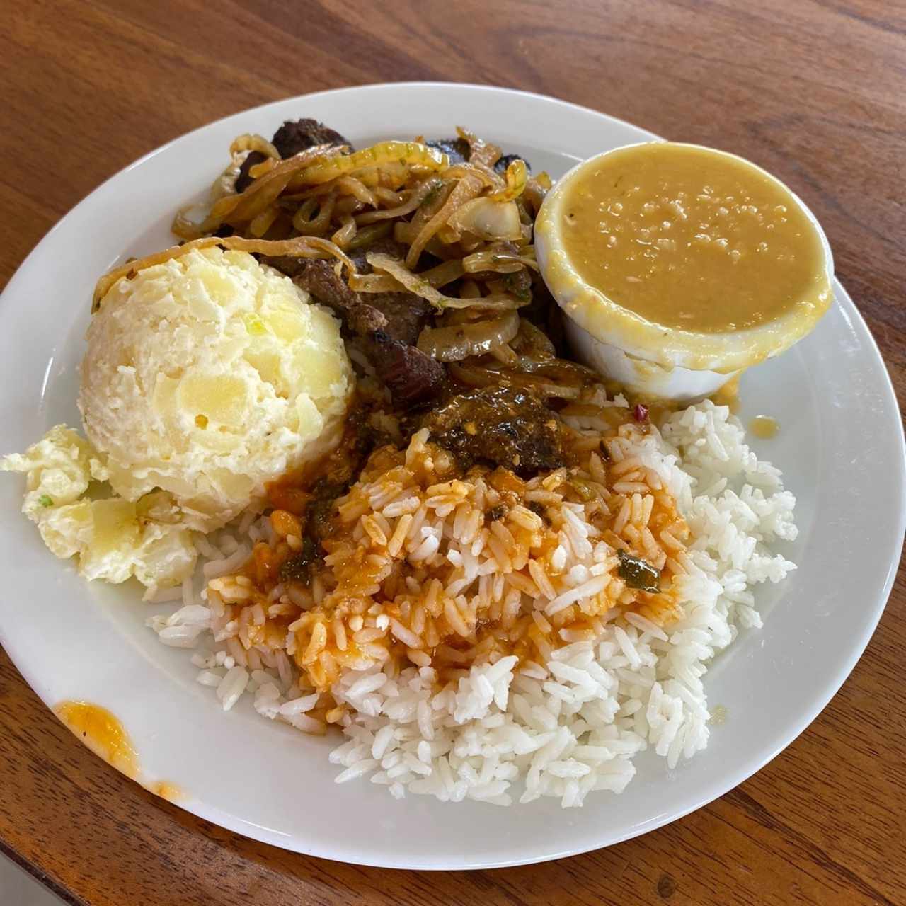 Carne asada encebollada