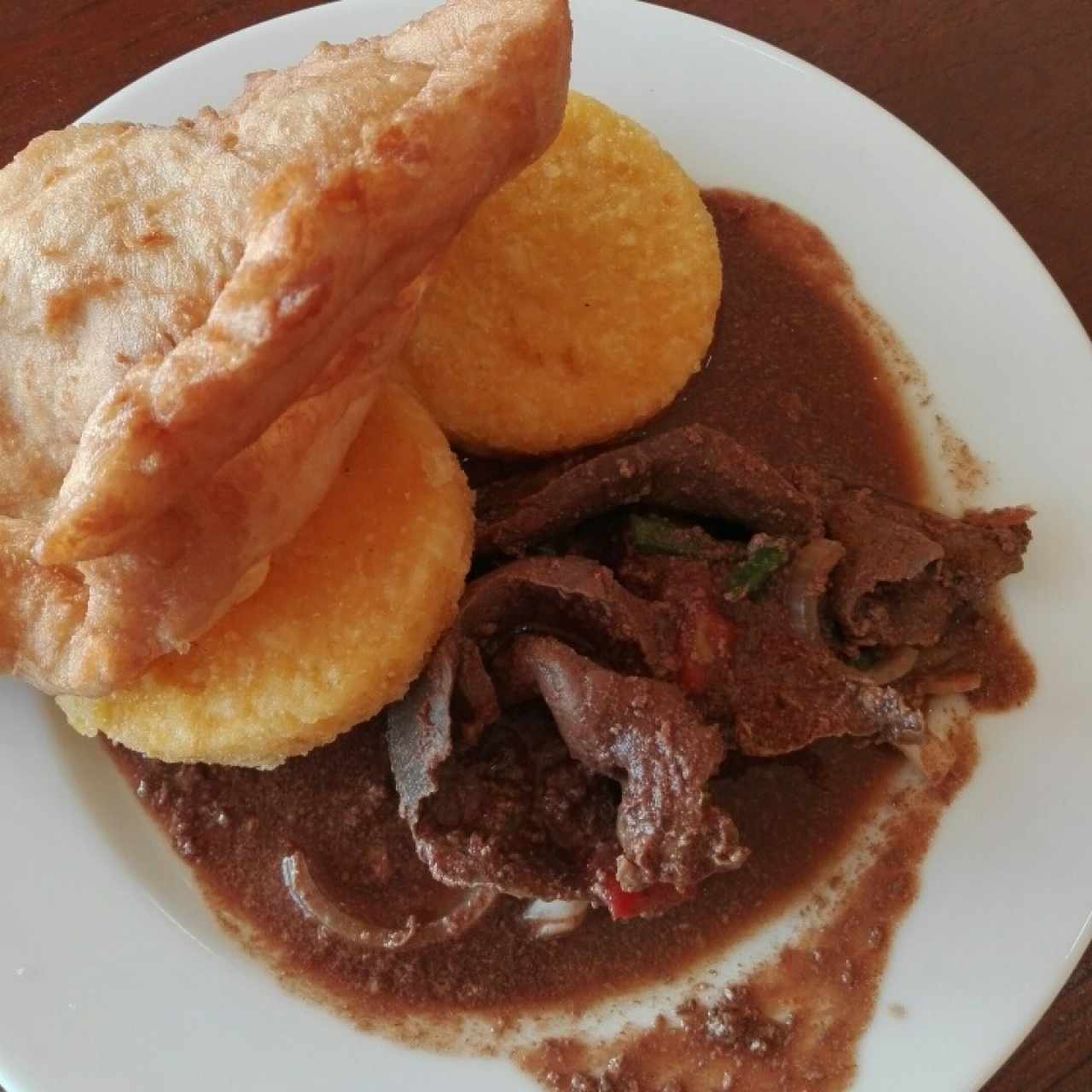 Hígado encebollado con Tortillas y Hojaldre