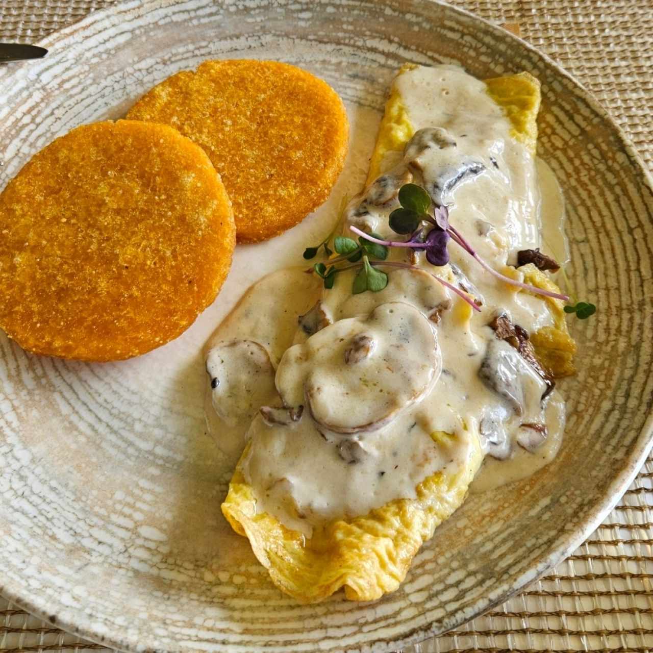 Omelette de Hongos y Tortillas Fritas