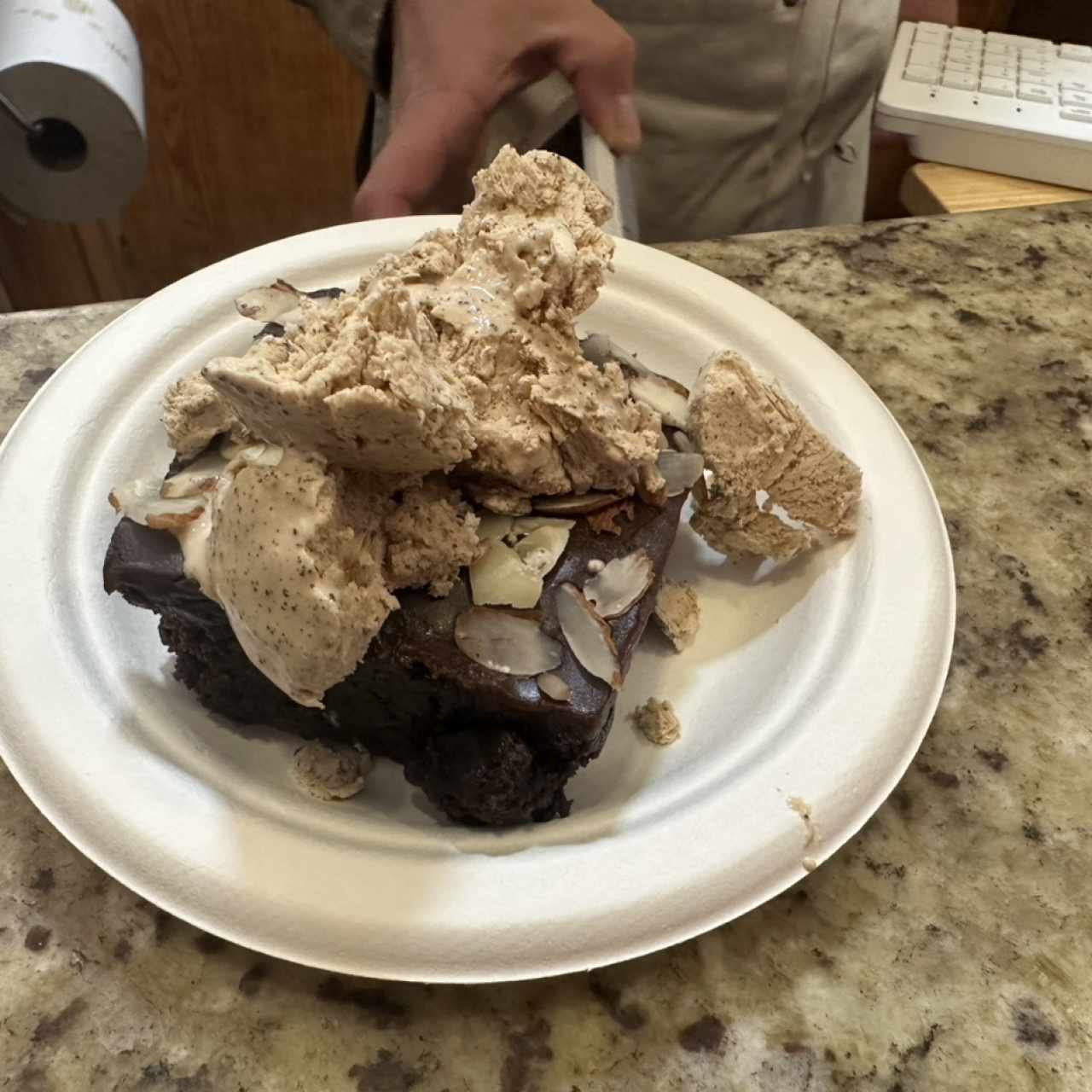 CAKES - Brownie con helado