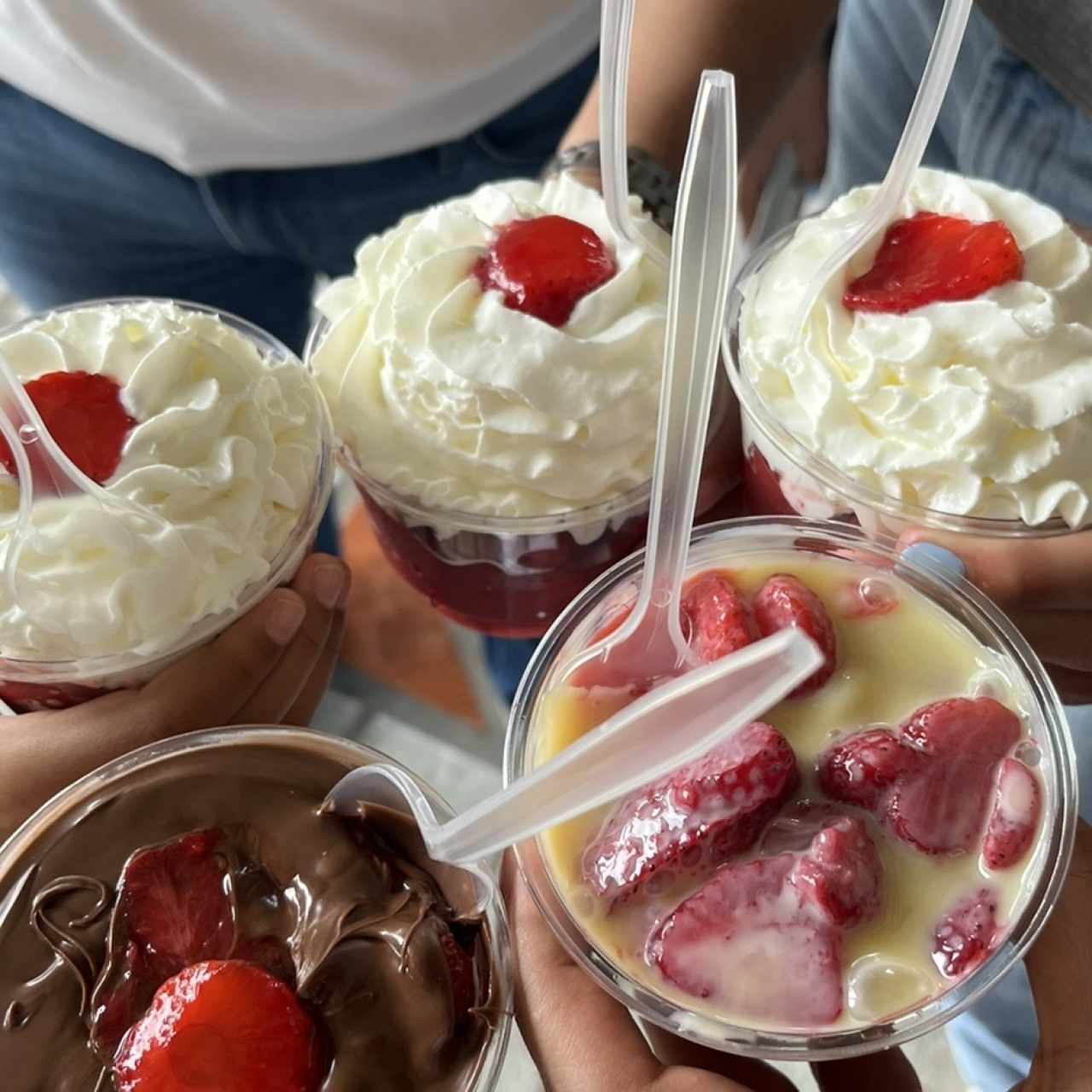 fresas con nutella, leche condensada, y crema