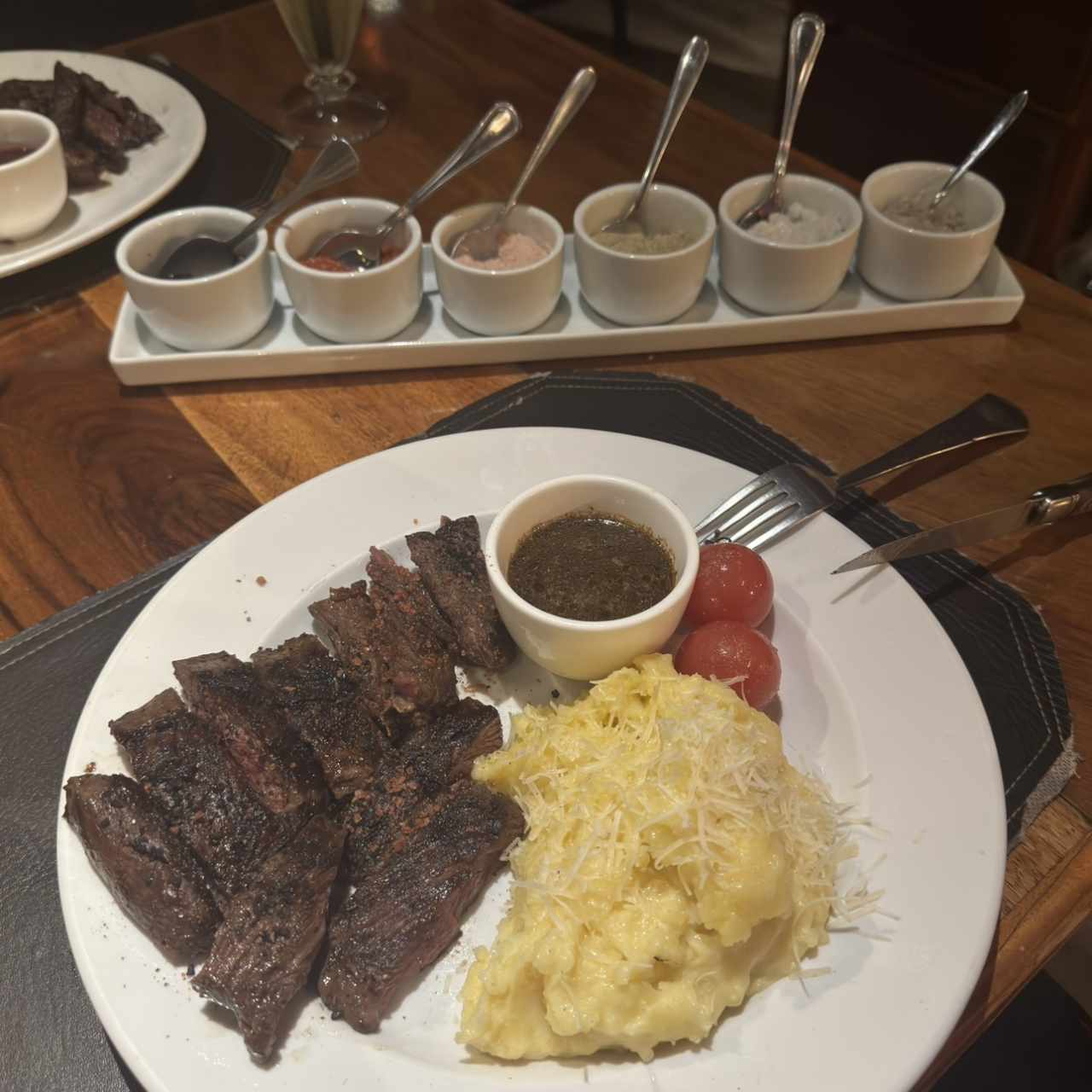 Carnes - Entraña 12 oz (Argentina) + pure de papas.
