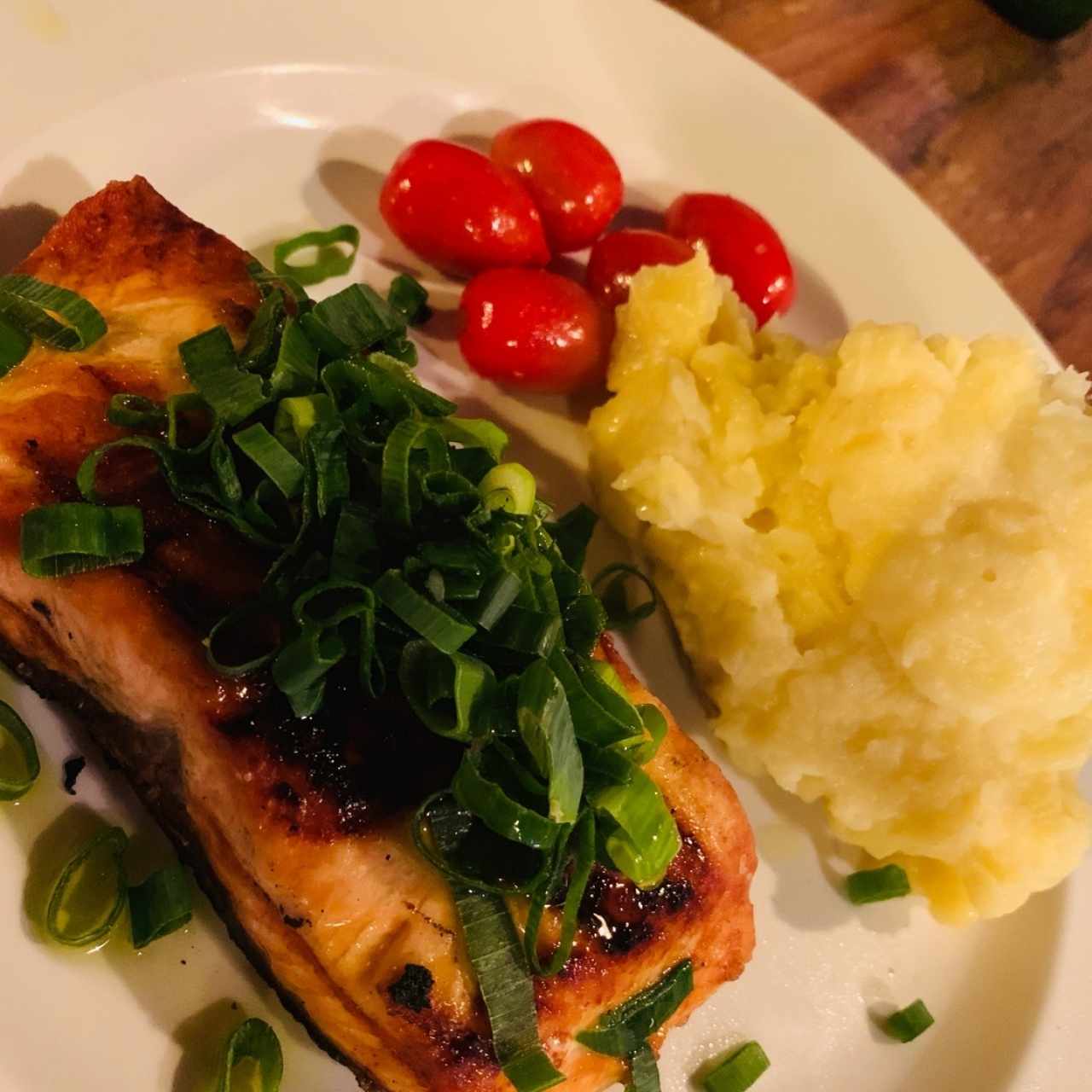 Salmón al grill con pure