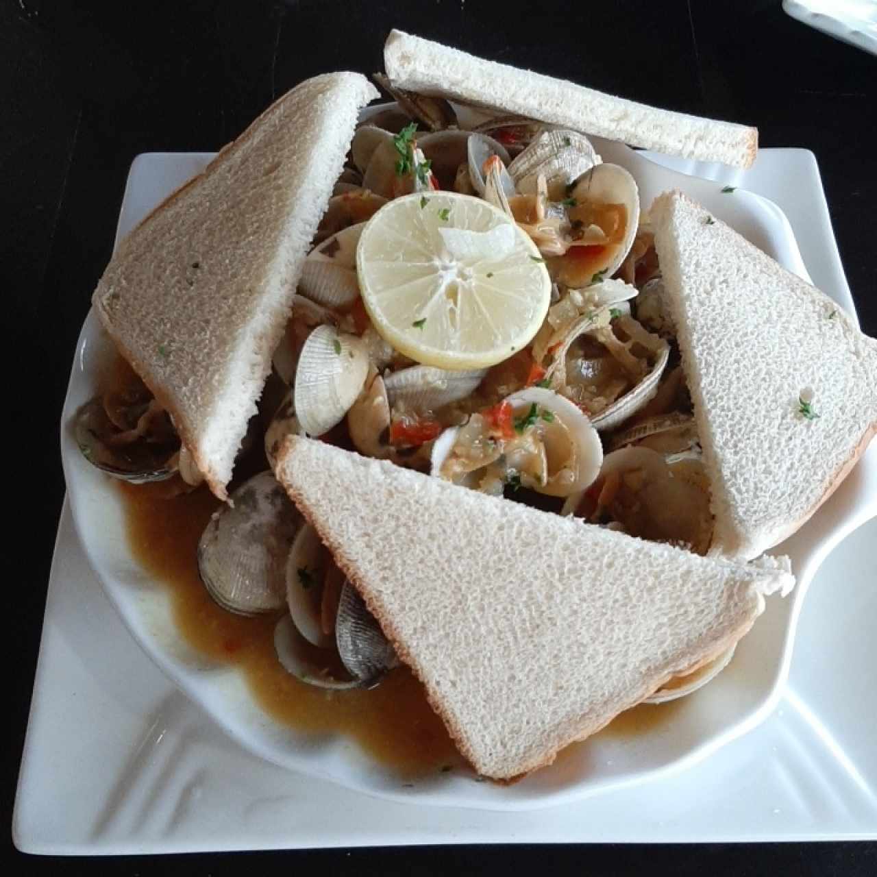 almejas al ajillo