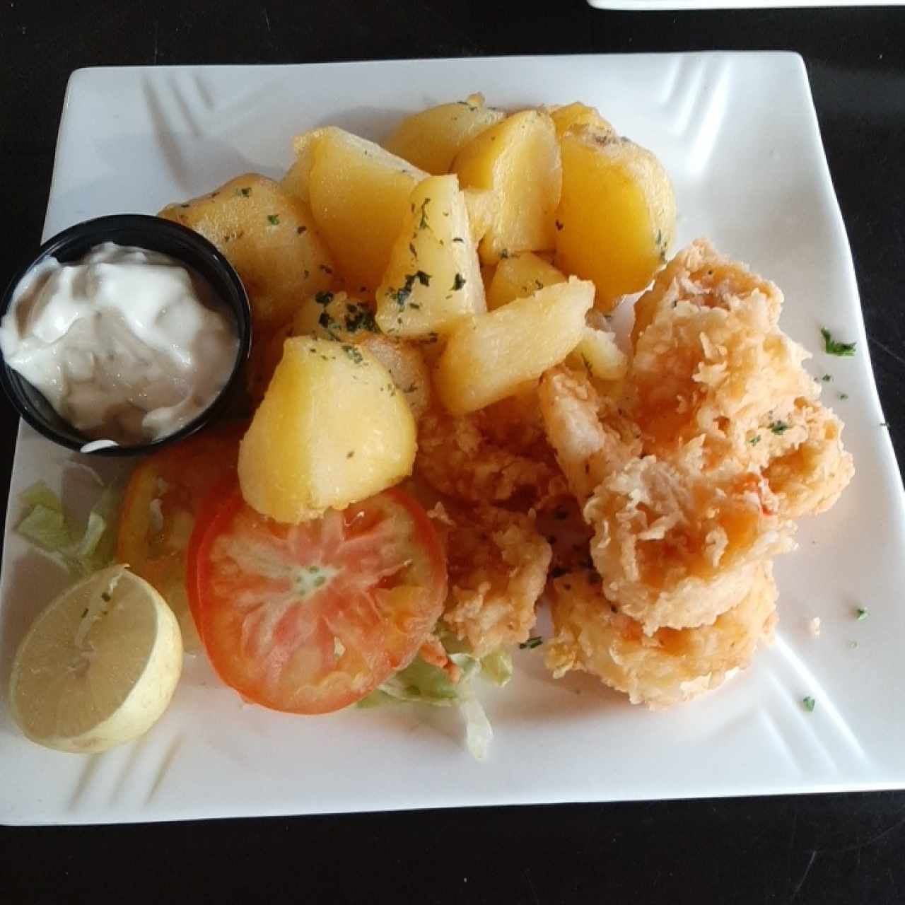 camarones apanadas con papas salteadas