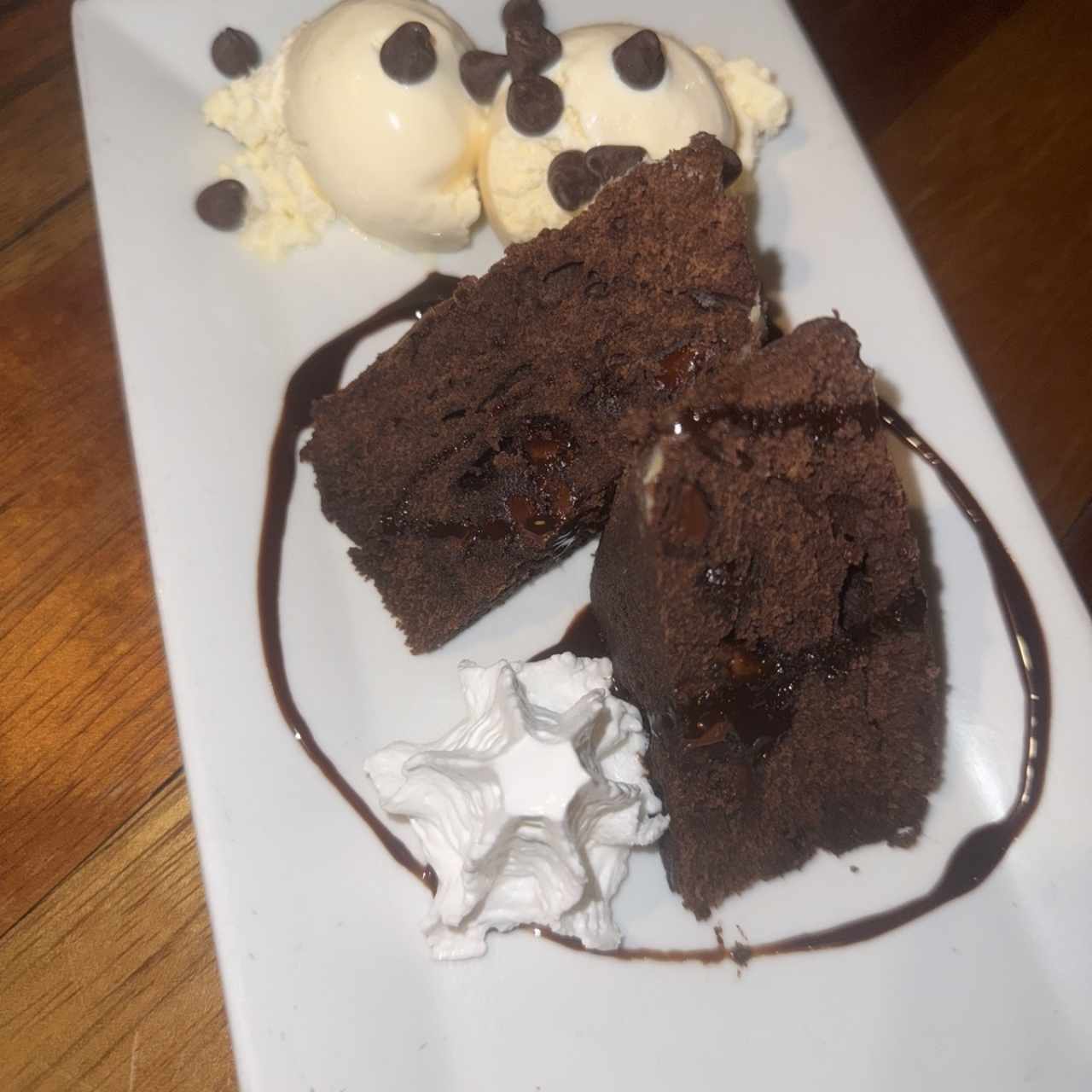 Torta de chocolate con helado 