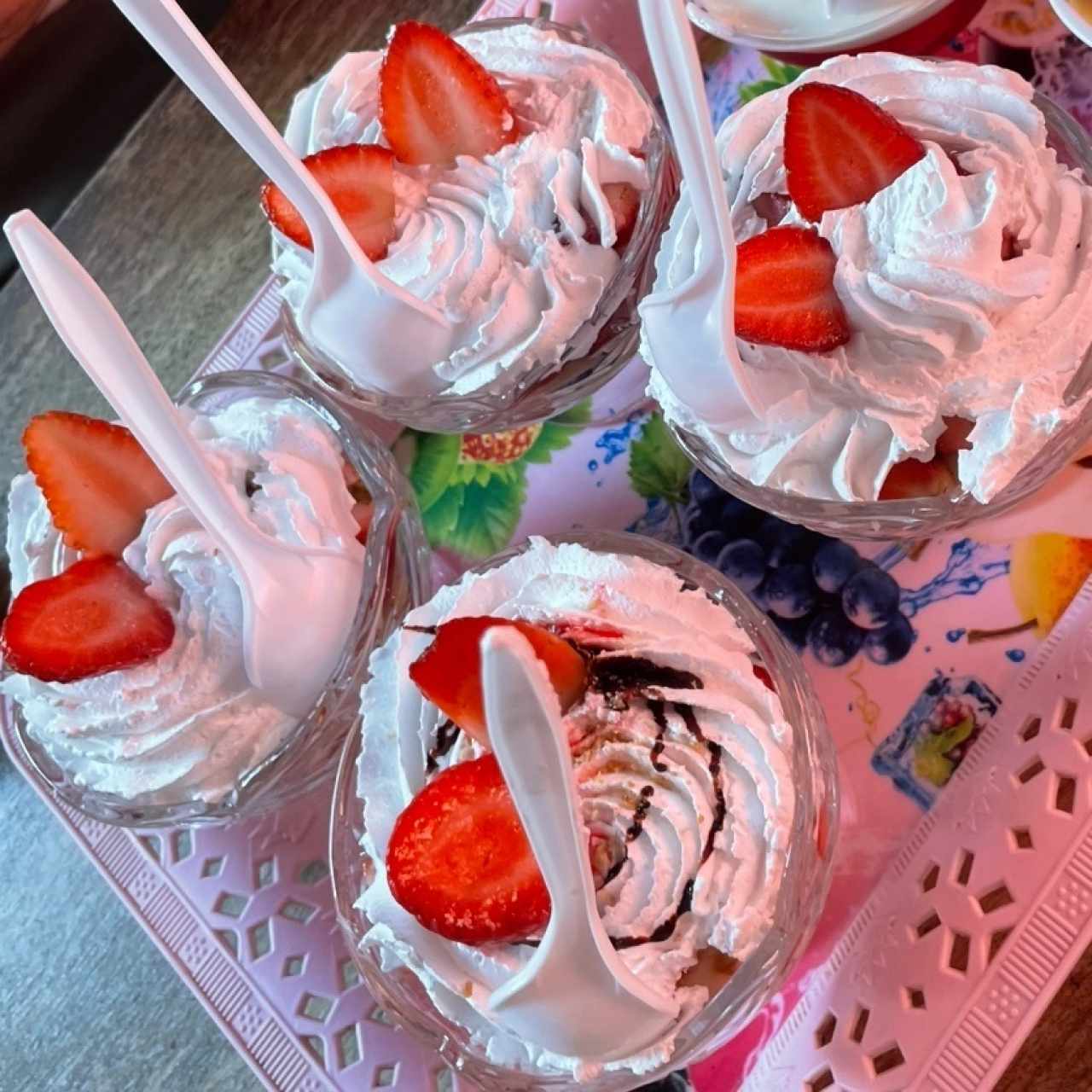 FRESAS CON CREMA