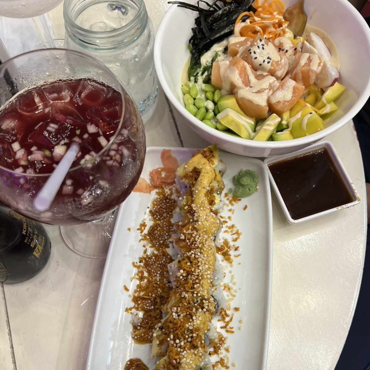 Sushi de salmon (nuevo) + bowl de salmon + sangría