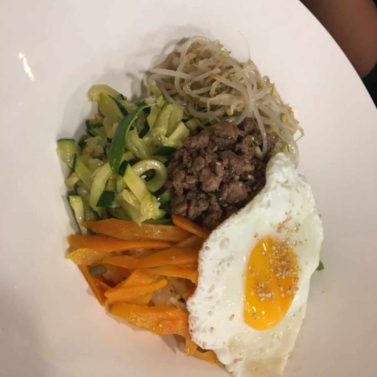 Bibimbap recién servido