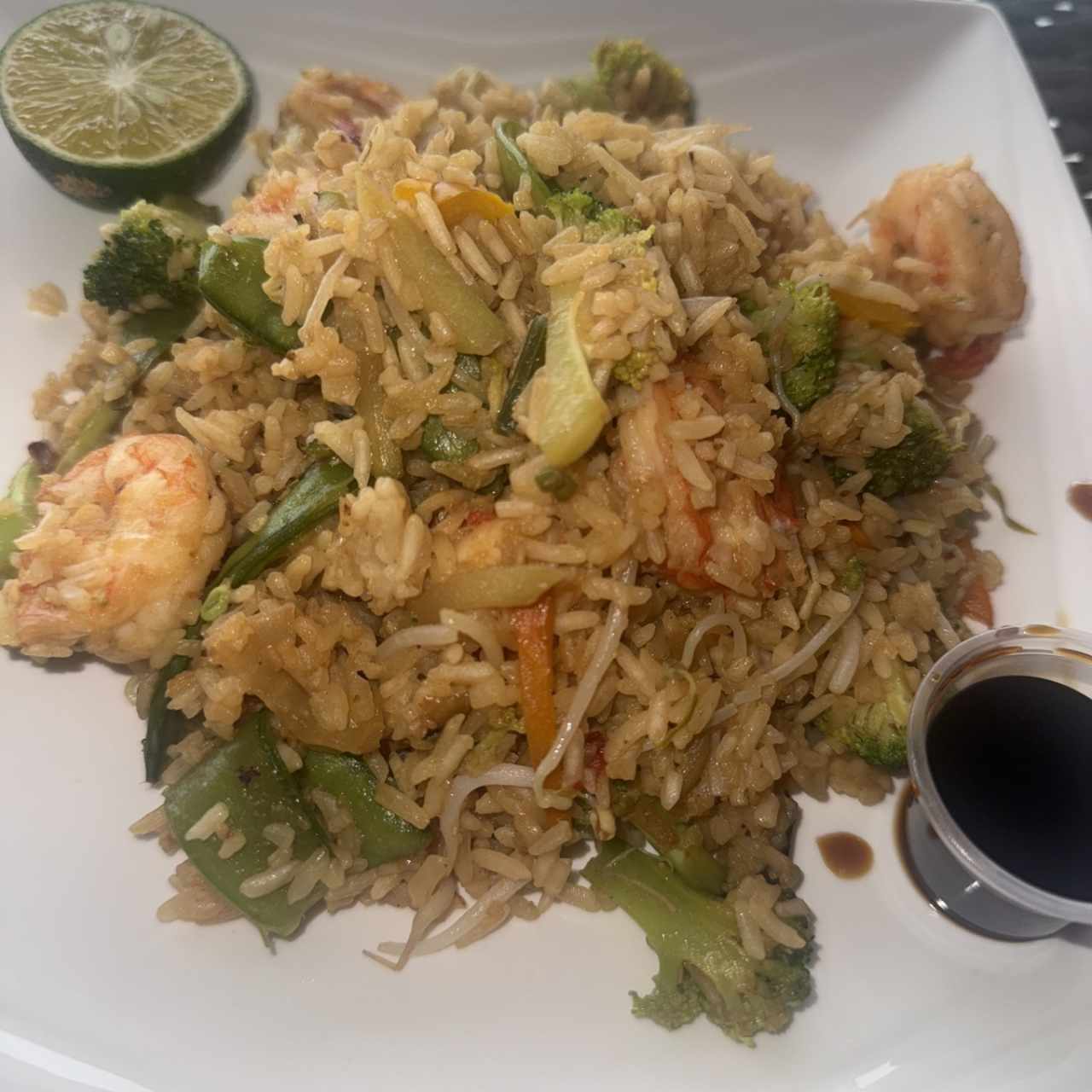 Arroz frito con camarones 