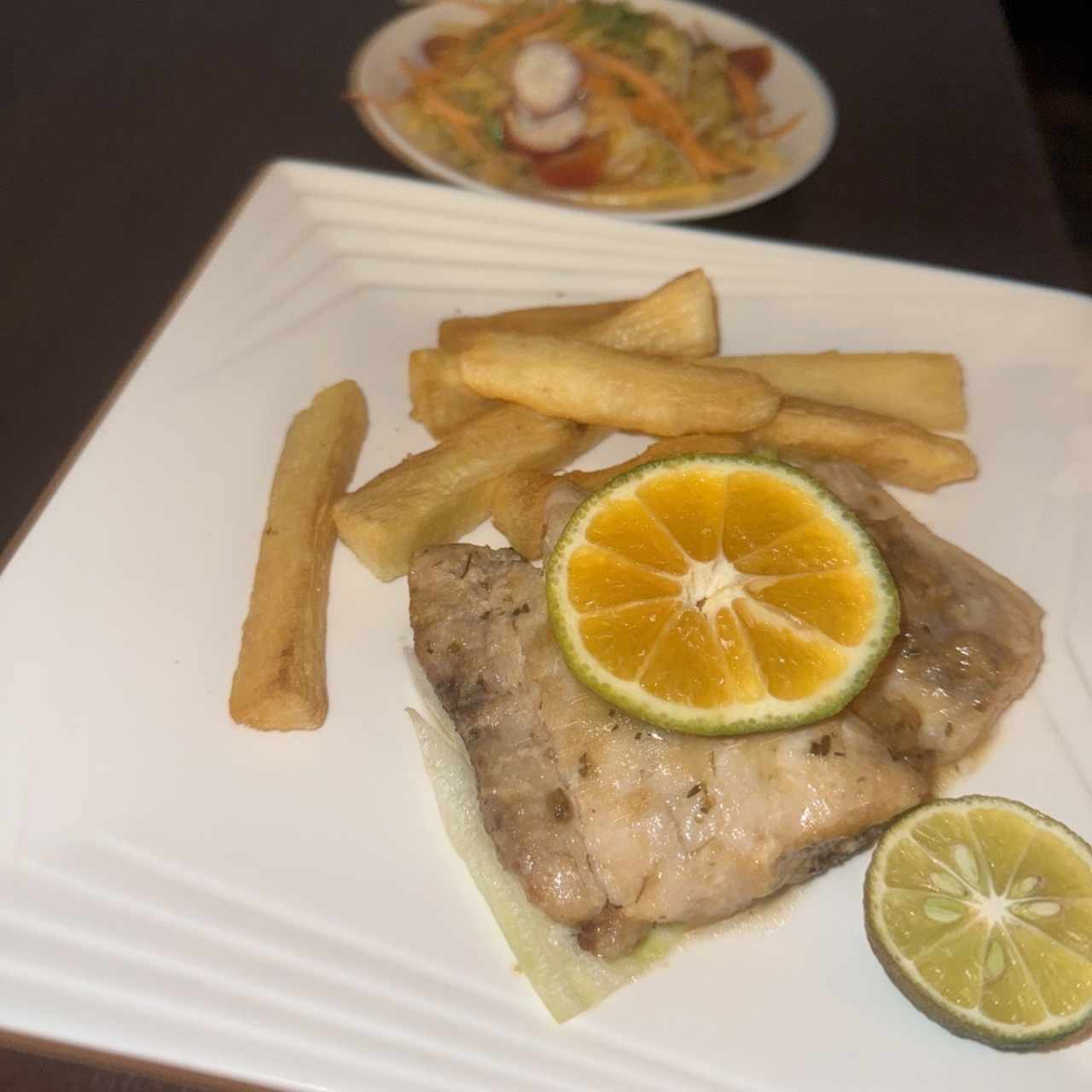 Filete de corvina al ajillo 