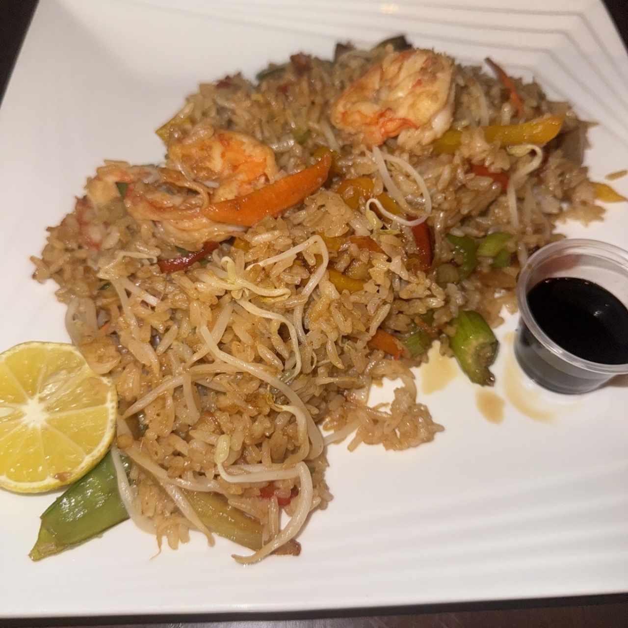 Arroz frito con camarones 