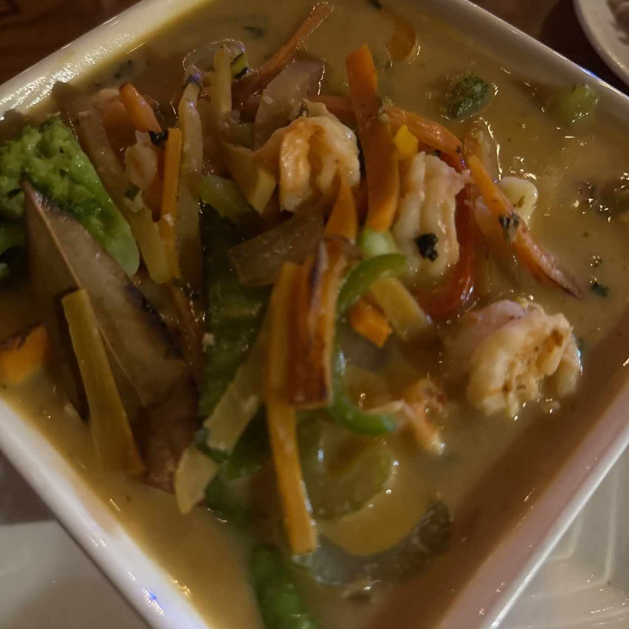 Curry Rojo Thailandes con Camarones 