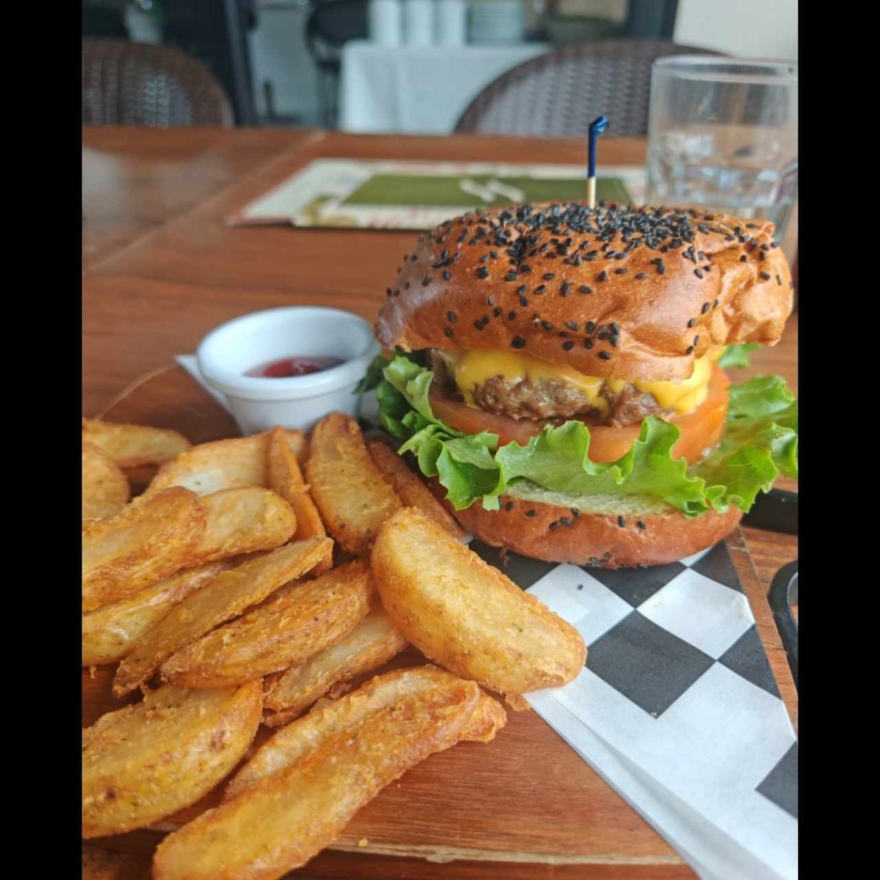 Dos Ríos Burguer con Papas Fritas