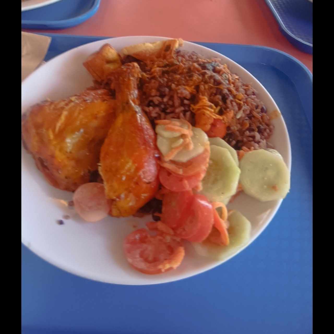Arroz con Frijoles Pollo Asado y ensalada 