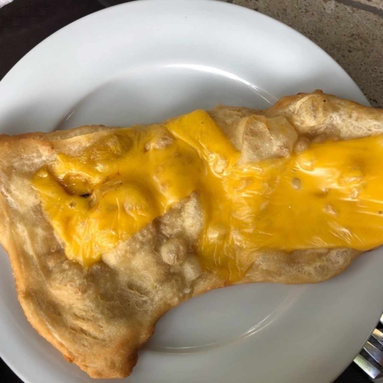 hojaldre con queso amarillo