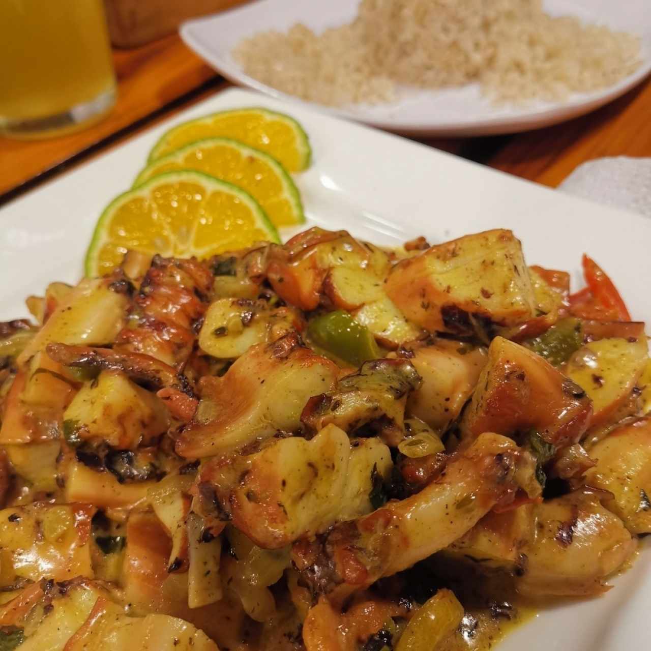 Pulpo a la caribeña con arroz con coco