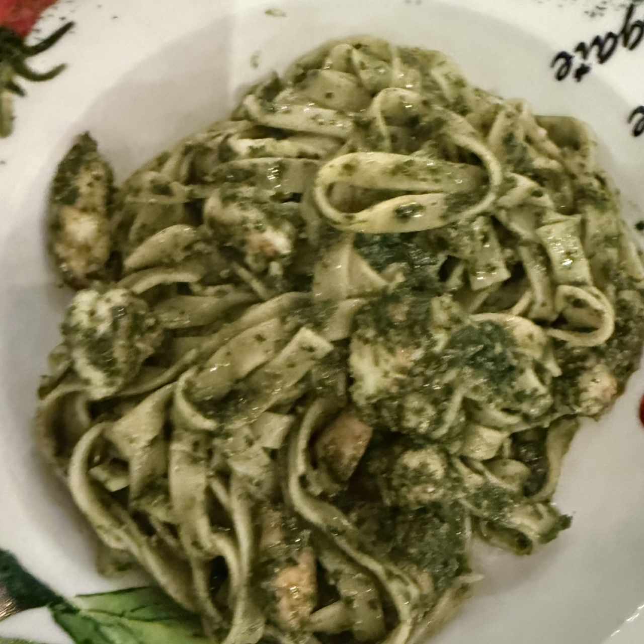 FETTUCCINE AL PESTO CON CAMARONES