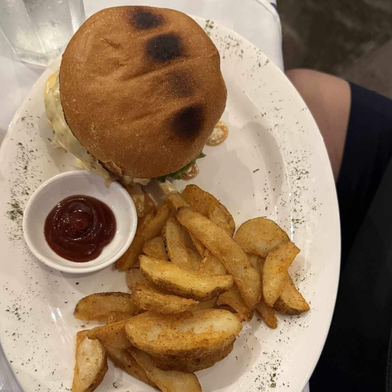 MINI HAMBURGUESA DE CARNE O POLLO + PAPAS FRITAS