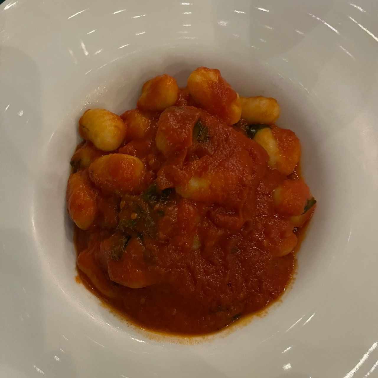 Ñoquis con salsa roja