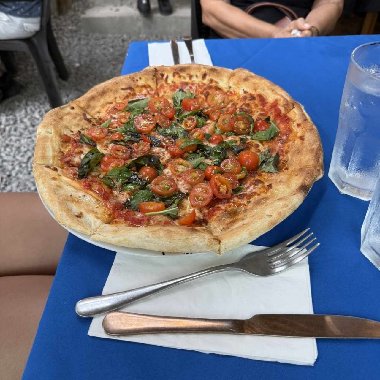 PIZZAS CLÁSICAS - NAPOLITANA