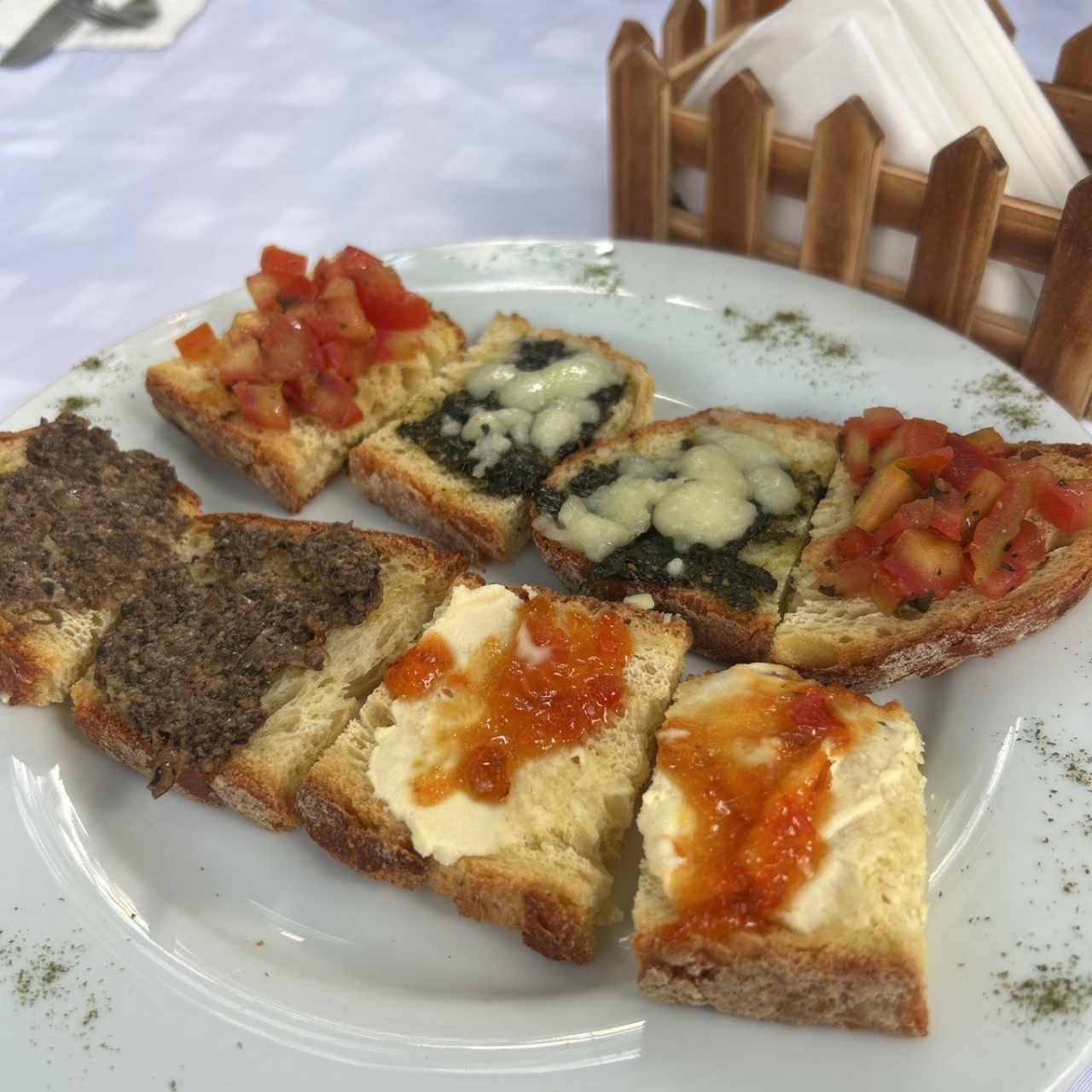 ENTRADAS - BRUSCHETTAS MEDITERRÁNEAS
