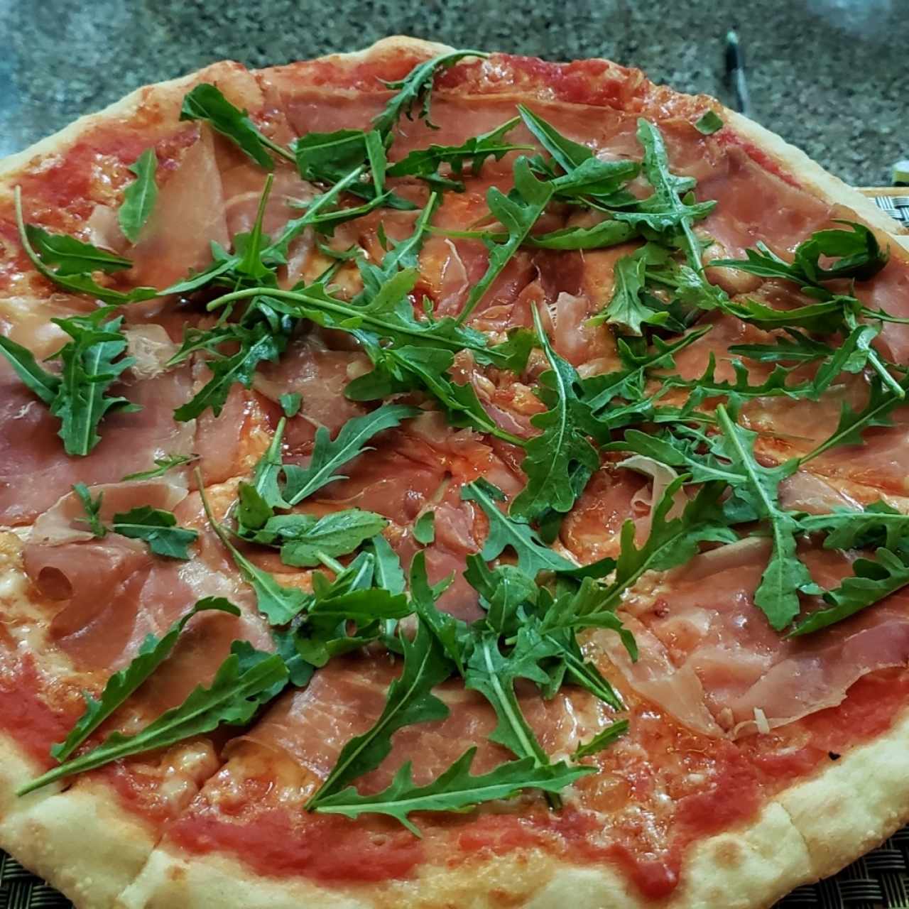 pizza procciuto y rucula