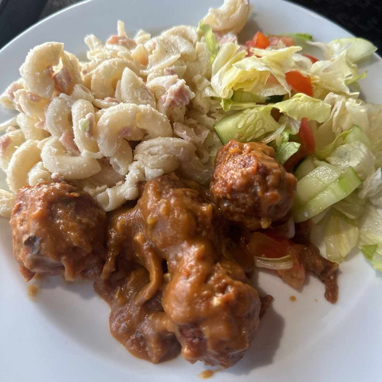 Albóndigas con ensalada 