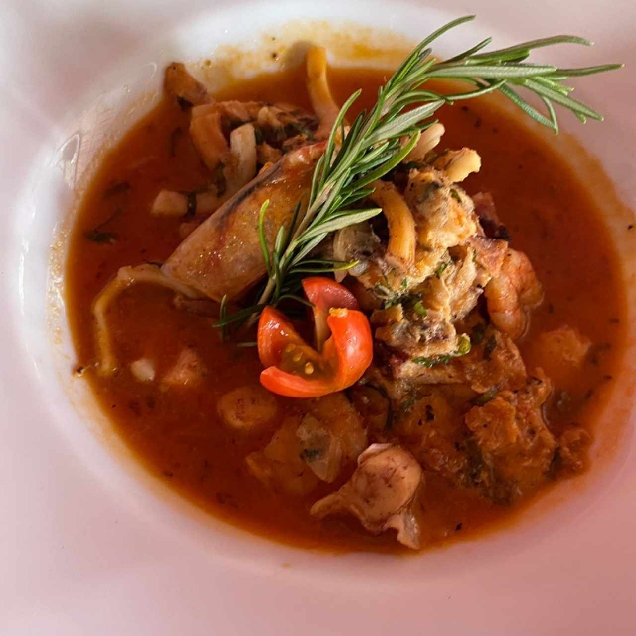 Filete de corvina con mariscos 